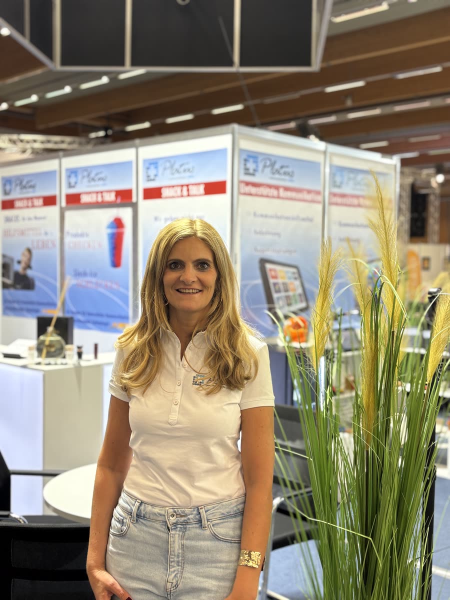 Claudia Sturmair am Platus-Messestand